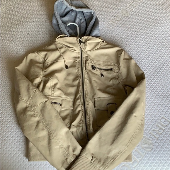 Beige out wear jacket size medium - Picture 4 of 4